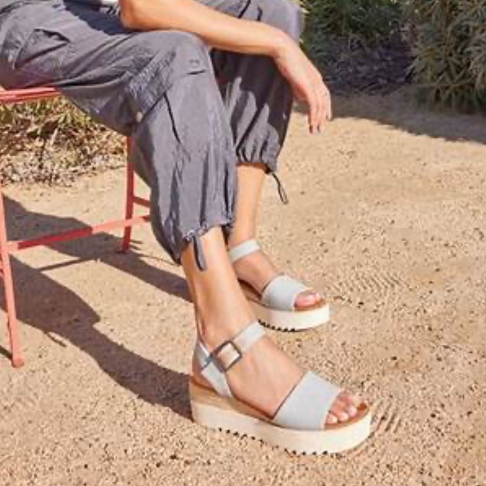 Toms Diana cream colored platform sandals size 8